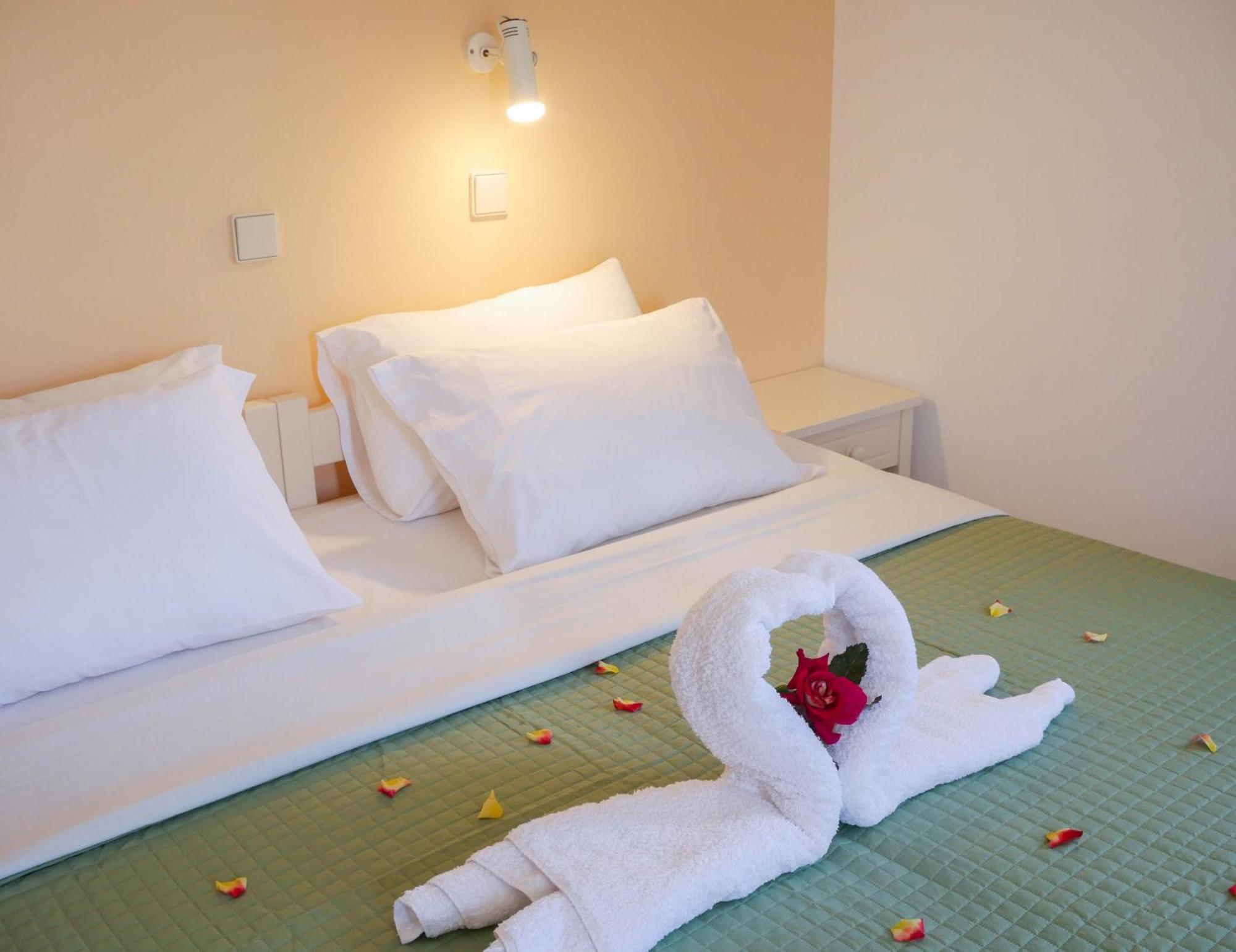 Agia Marina Litinas Apartments With Pool מראה חיצוני תמונה