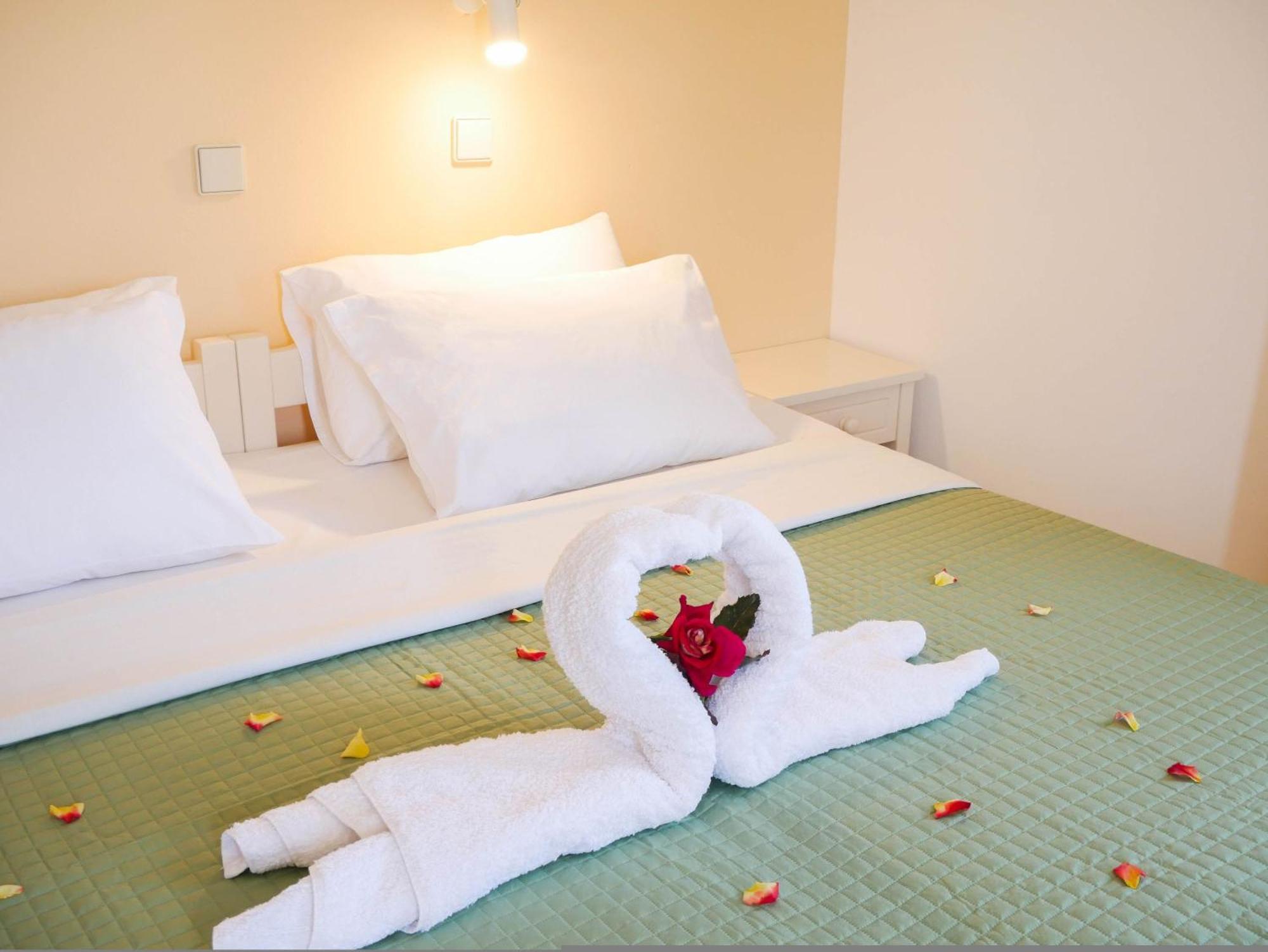Agia Marina Litinas Apartments With Pool מראה חיצוני תמונה